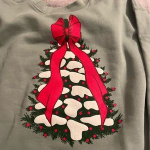 Living fully 2023 Christmas tree/bow sweatshirt